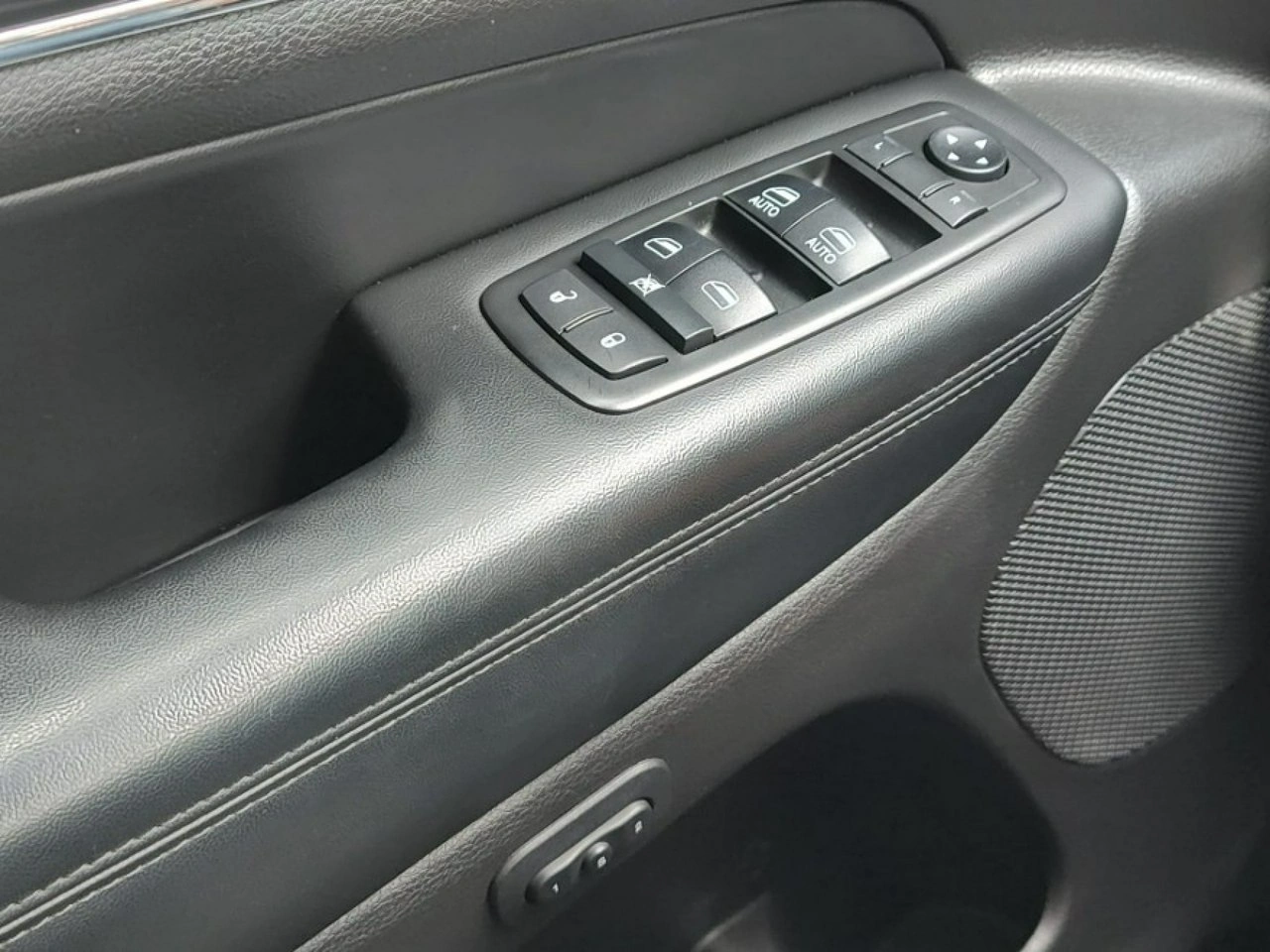 Jeep Grand Cherokee - Zdjęcie 16