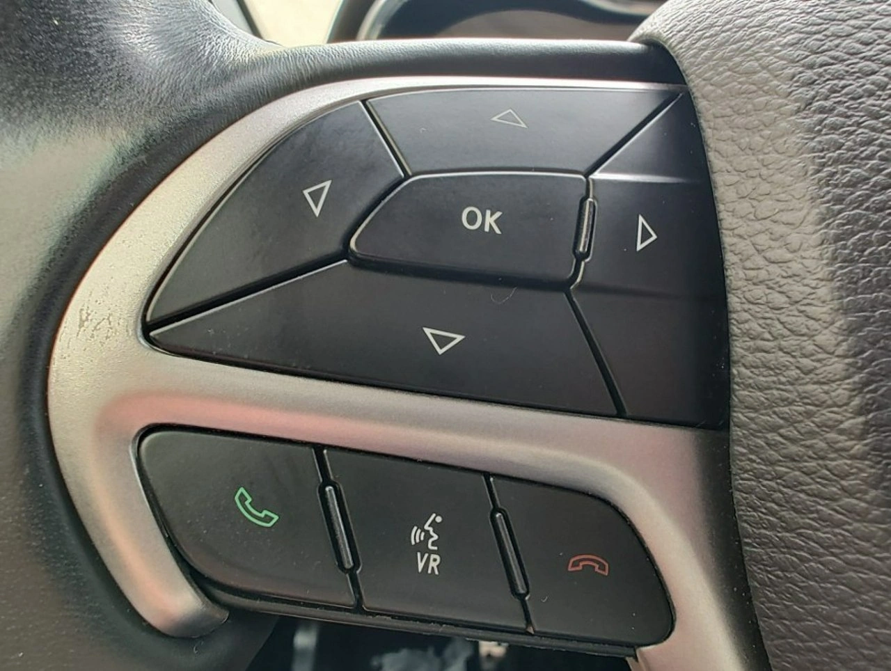 Jeep Grand Cherokee - Zdjęcie 17