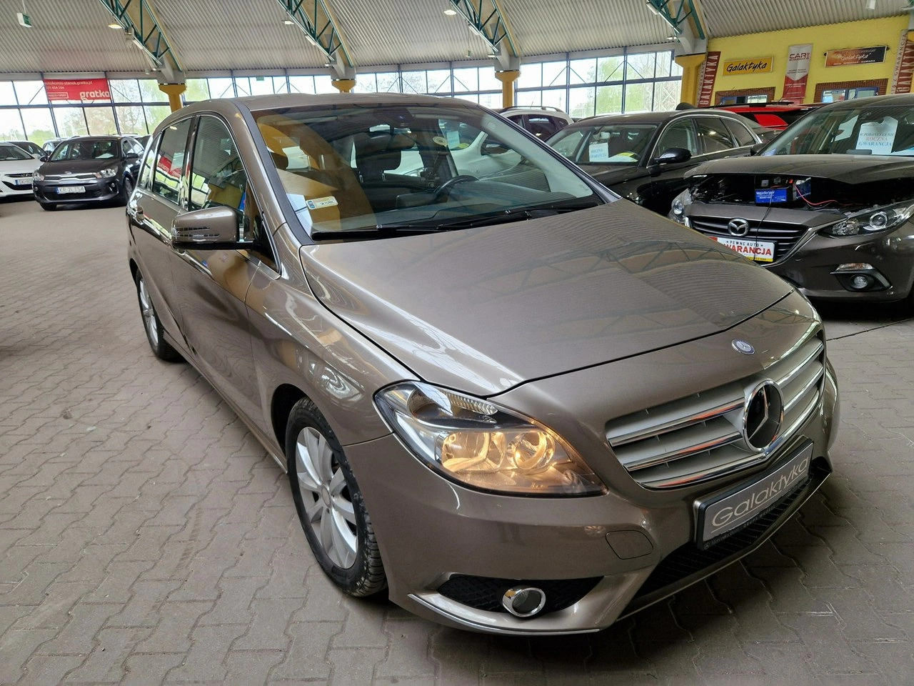 Mercedes B 180 - Główne zdjęcie