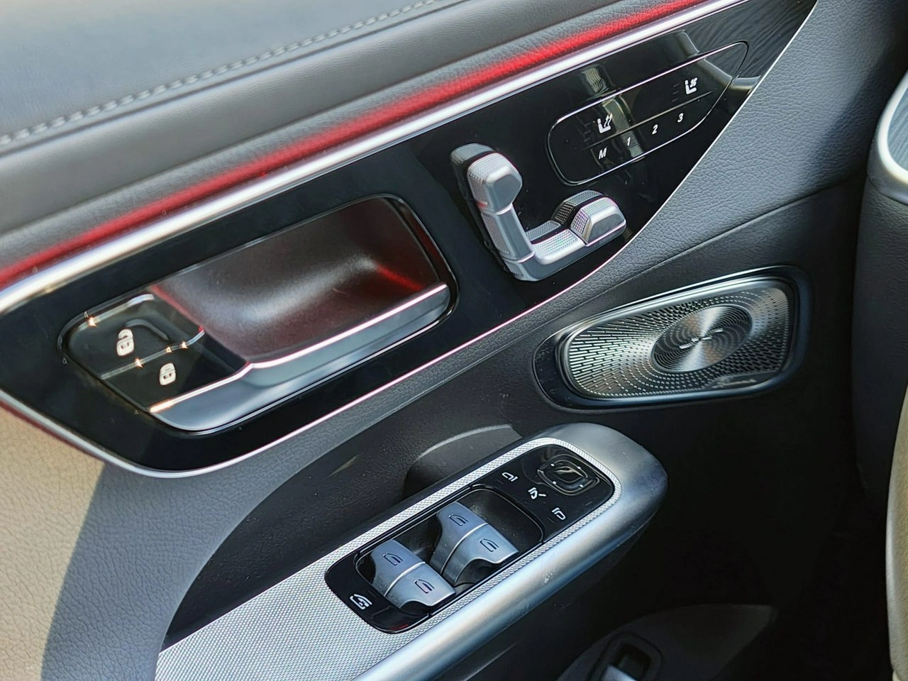 Mercedes GLC 300 - Zdjęcie 17