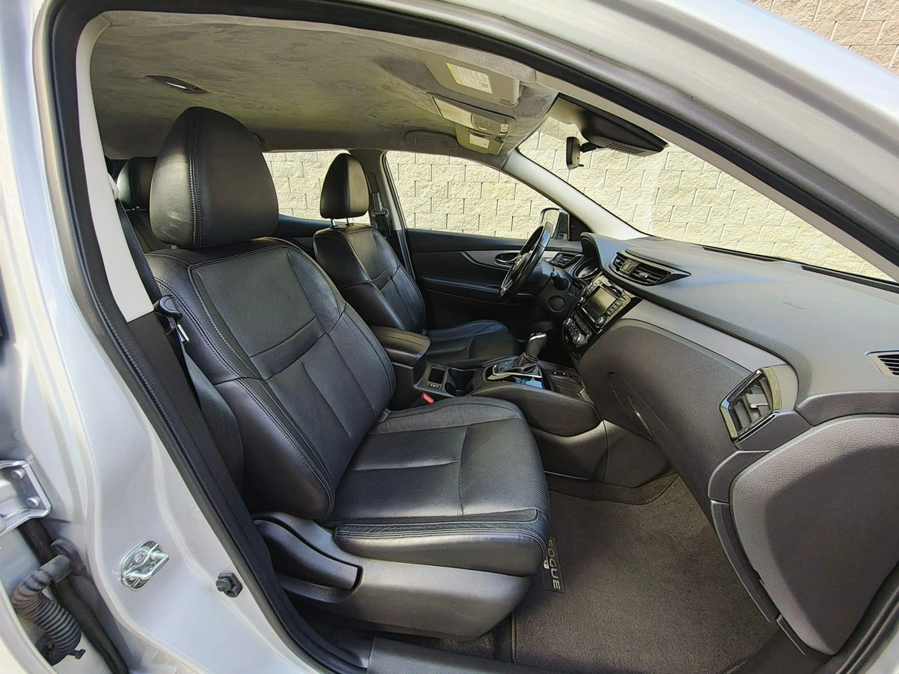 Nissan Rogue - Zdjęcie 14