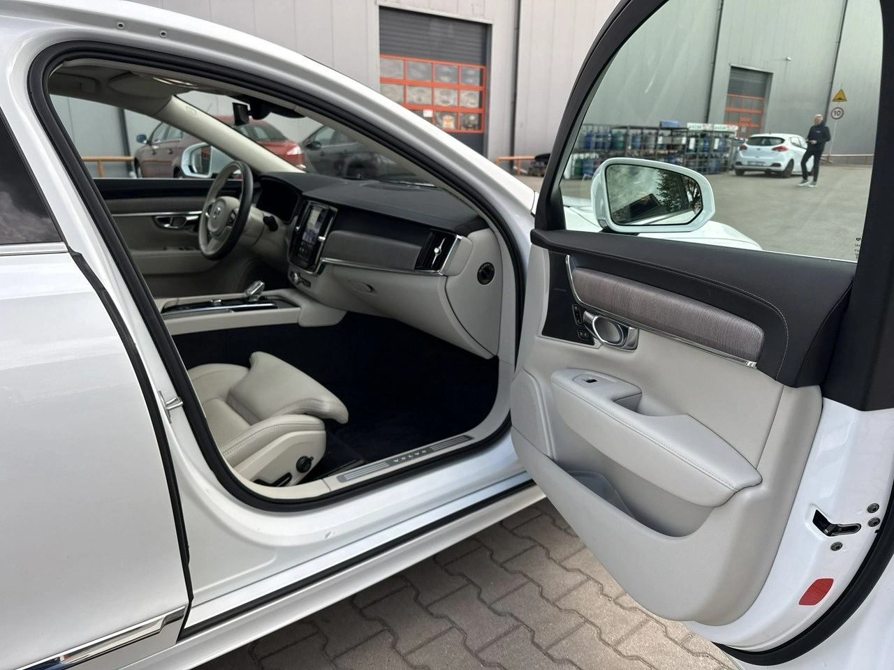Volvo S90 - Zdjęcie 17