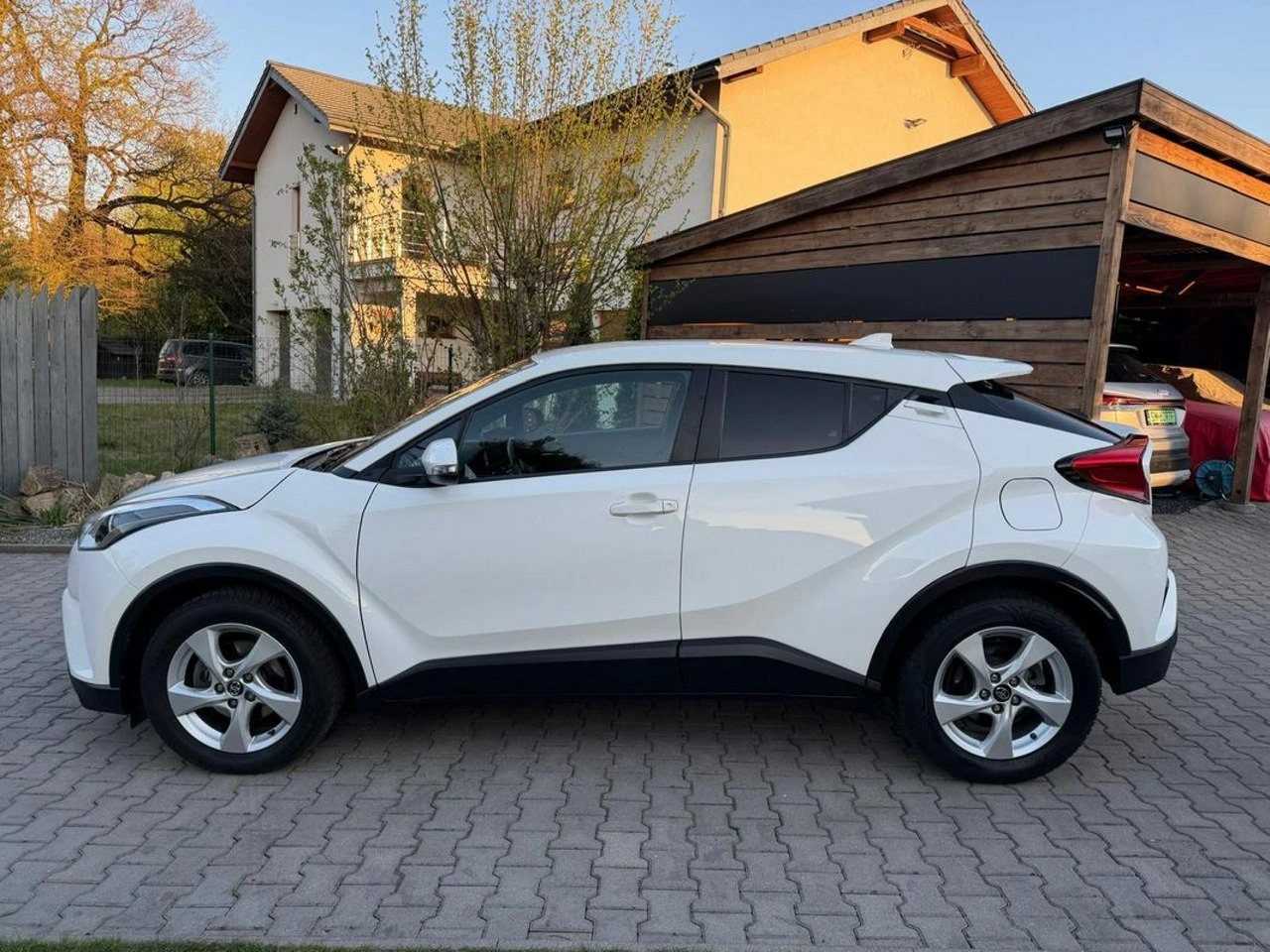 Toyota C-HR - Zdjęcie 12