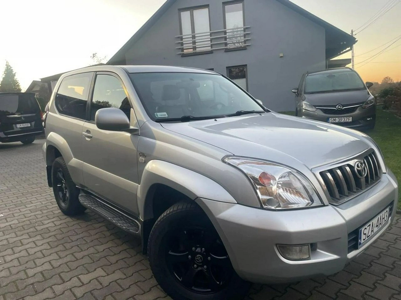 Toyota Land Cruiser - Główne zdjęcie