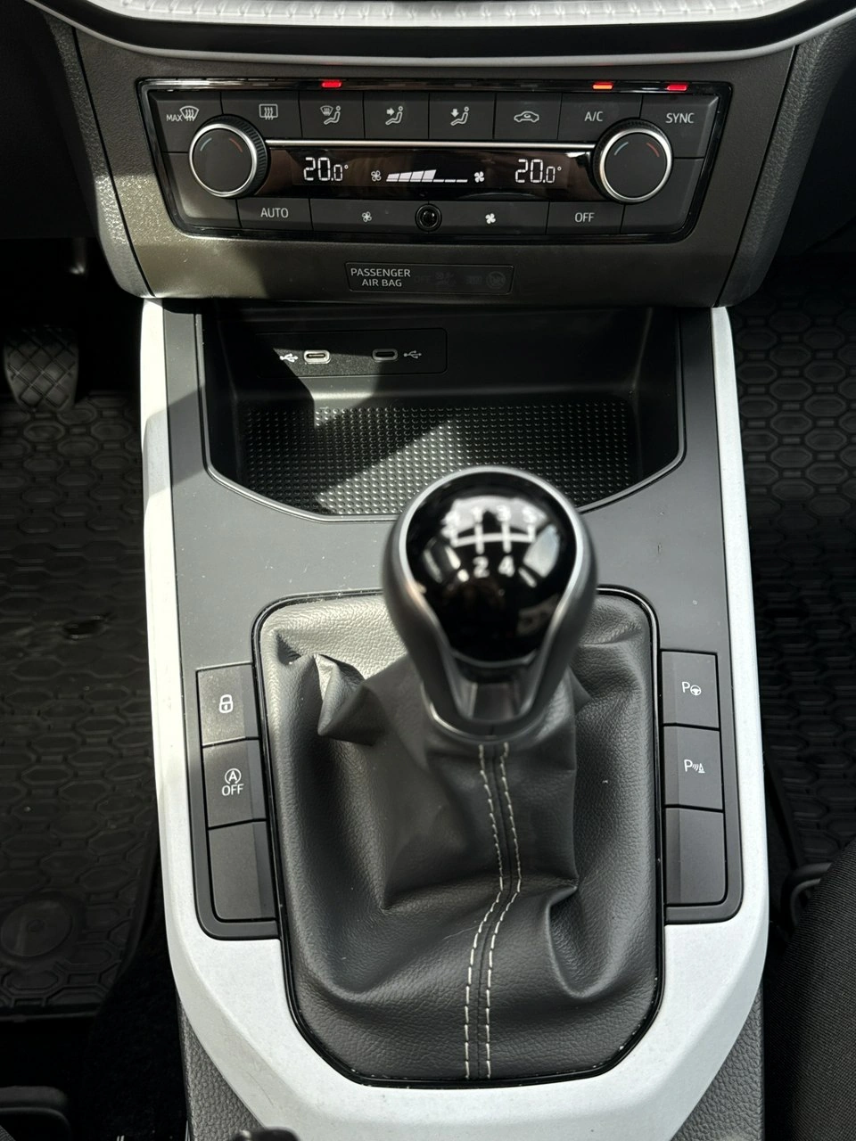 Seat Arona - Zdjęcie 22