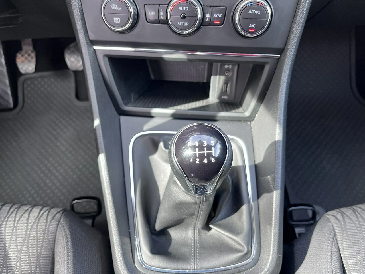 Seat Leon - Zdjęcie 18