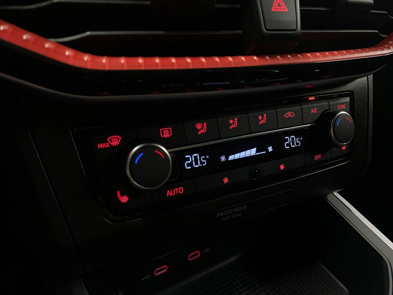 Seat Arona - Zdjęcie 30