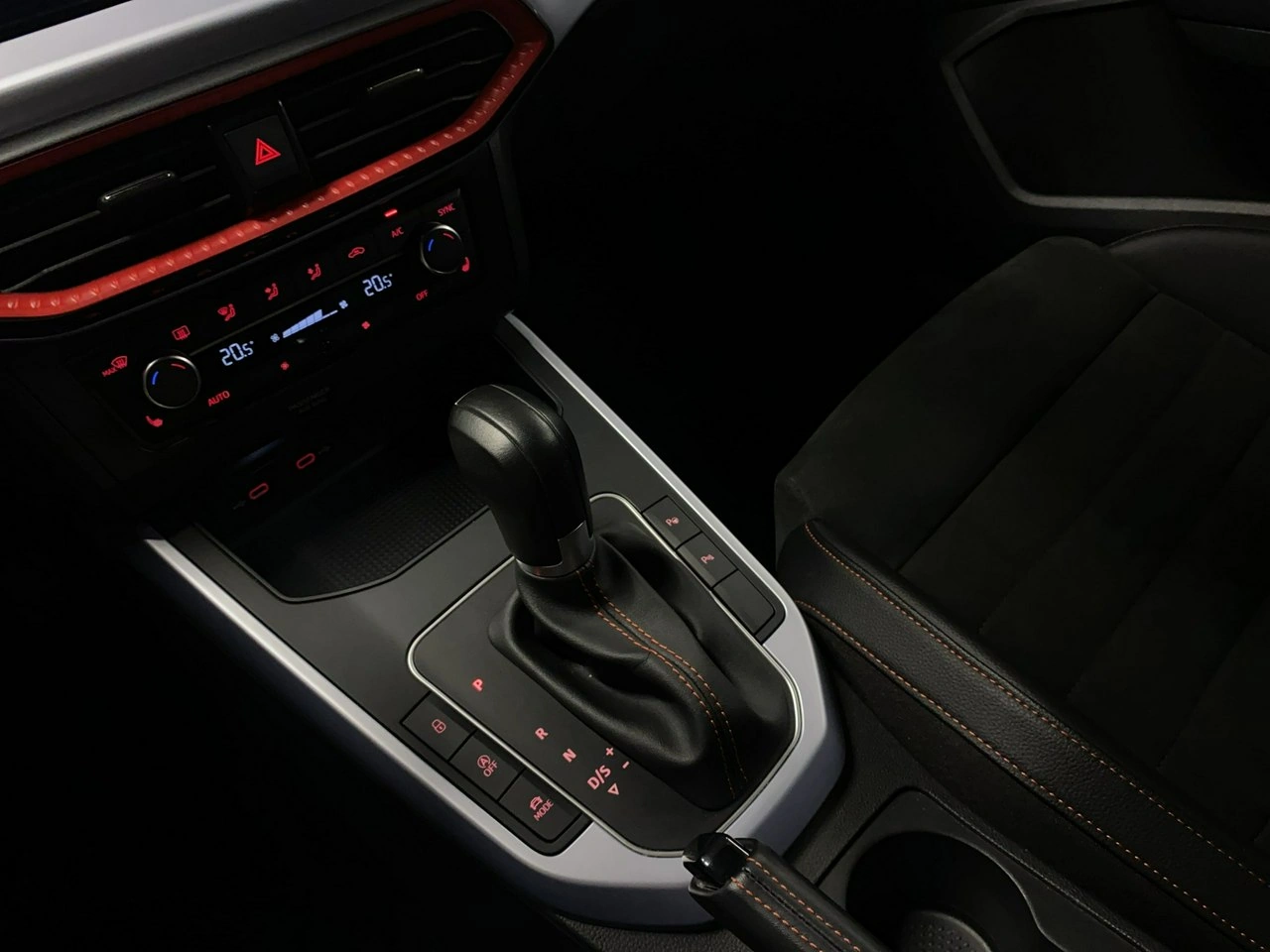 Seat Arona - Zdjęcie 31