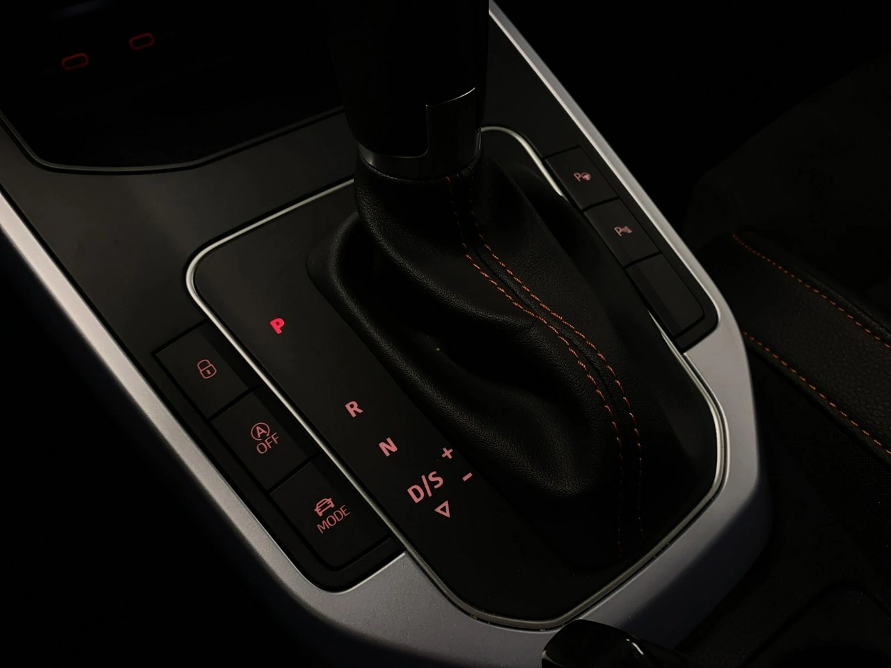 Seat Arona - Zdjęcie 32