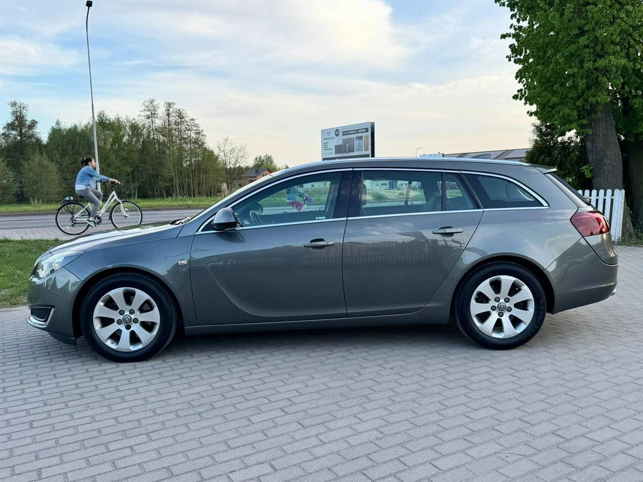Opel Insignia Sports Tourer - Zdjęcie 9