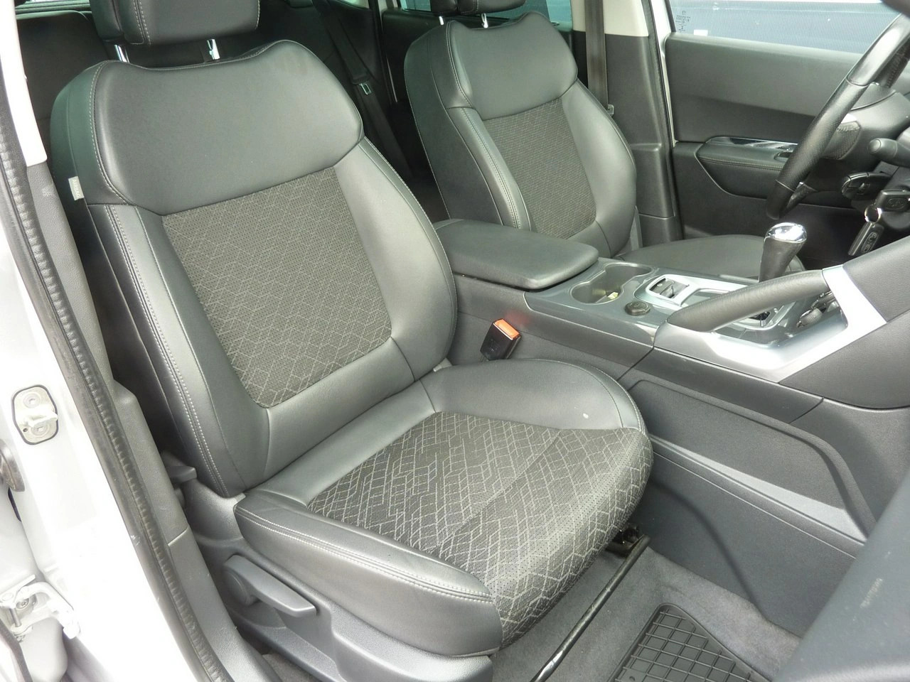 Peugeot 3008 - Zdjęcie 15