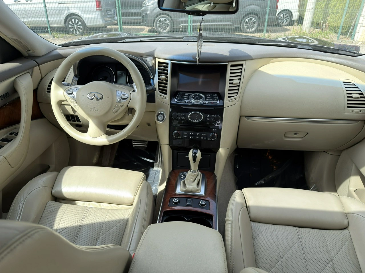 Infiniti QX70 - Zdjęcie 10