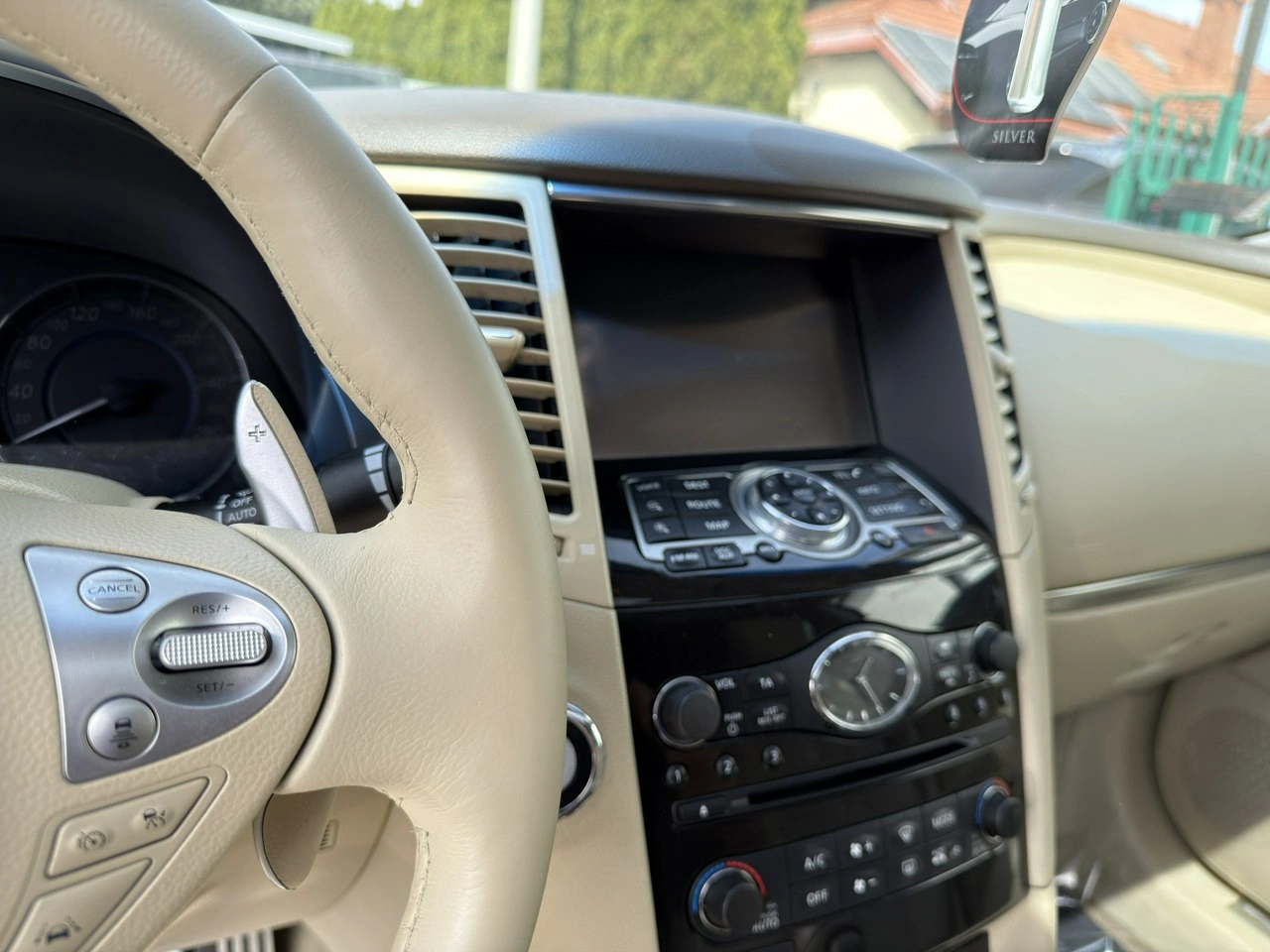 Infiniti QX70 - Zdjęcie 15