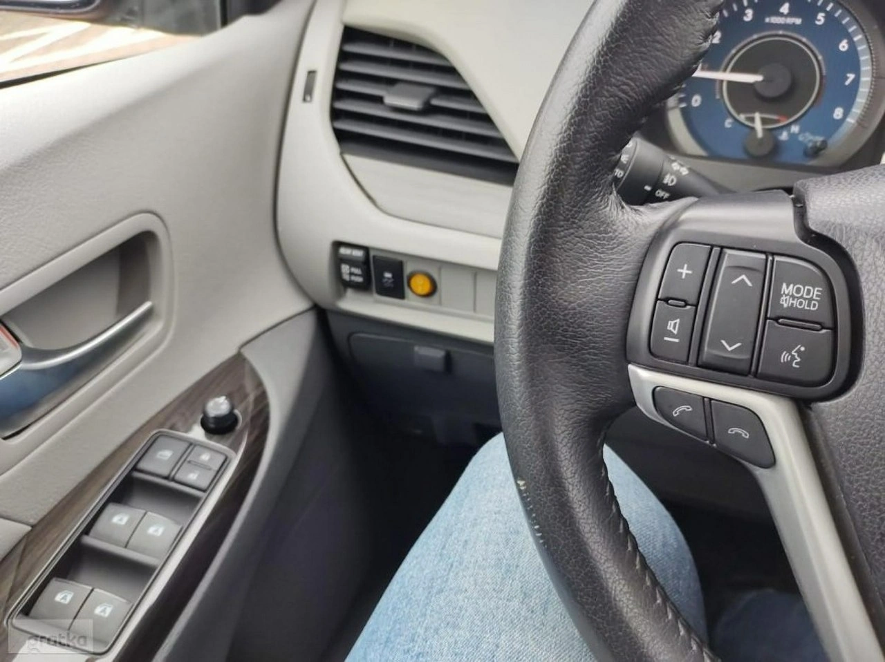 Toyota Sienna - Zdjęcie 1