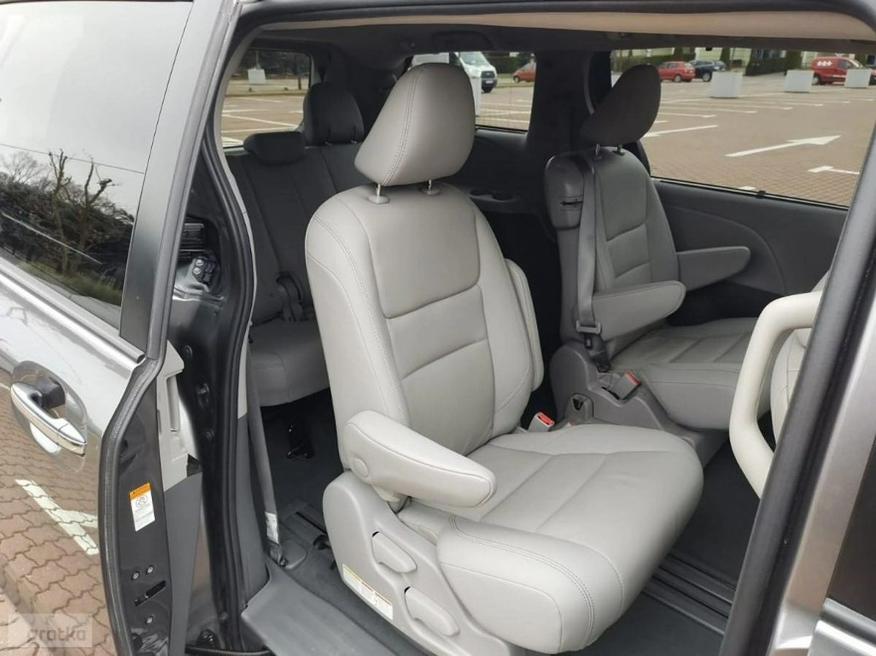 Toyota Sienna - Zdjęcie 10