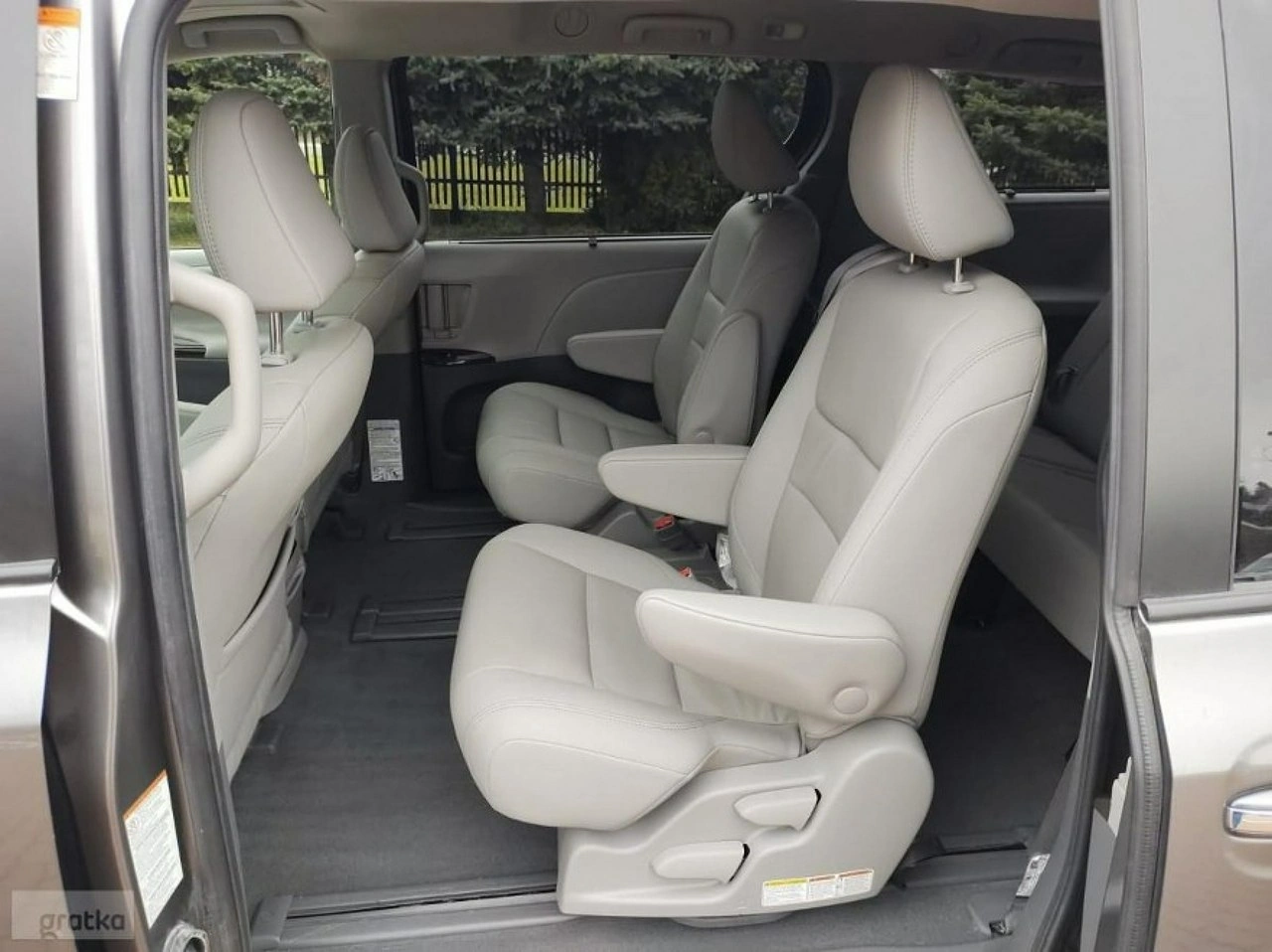 Toyota Sienna - Zdjęcie 11