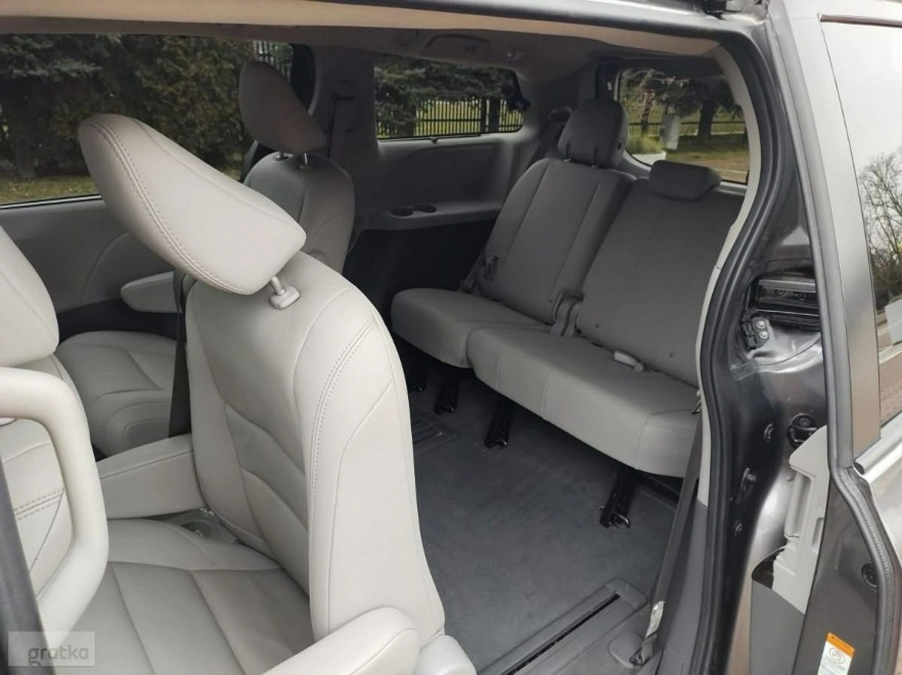 Toyota Sienna - Zdjęcie 12