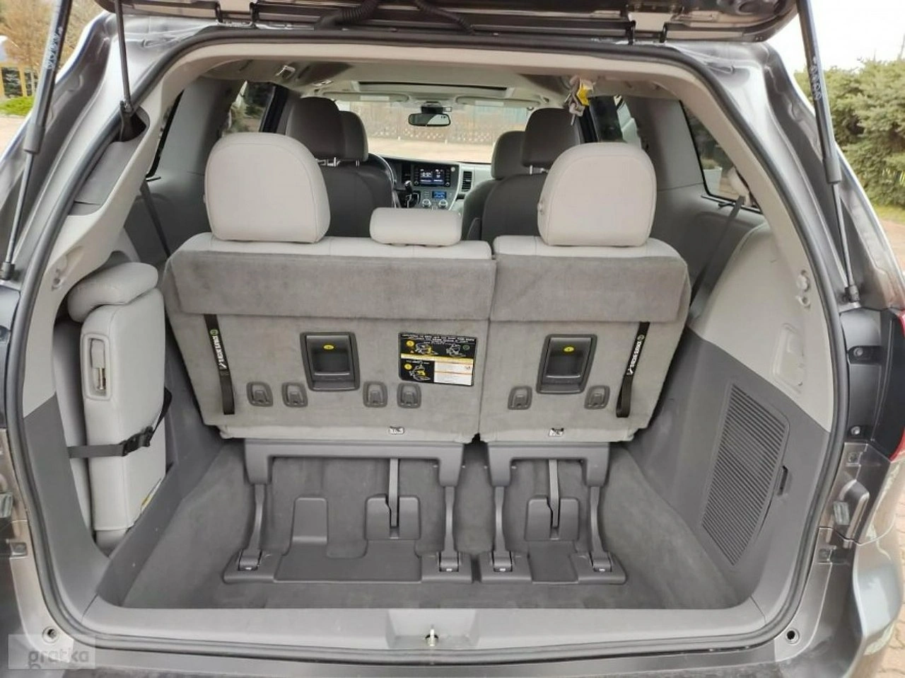 Toyota Sienna - Zdjęcie 13