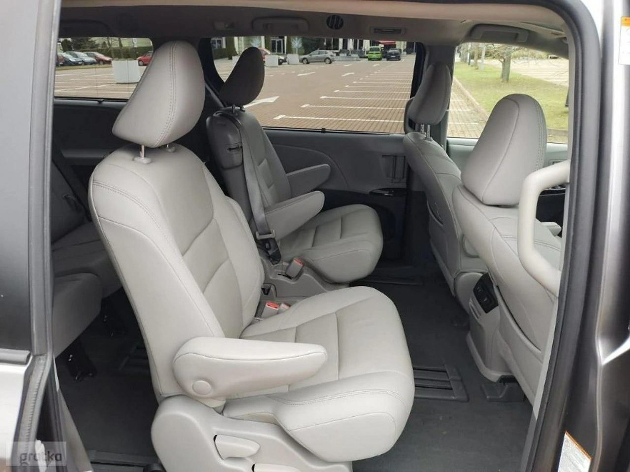 Toyota Sienna - Zdjęcie 15