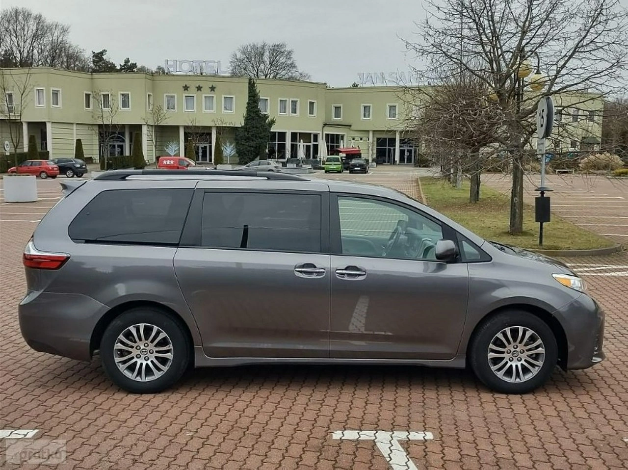 Toyota Sienna - Zdjęcie 18