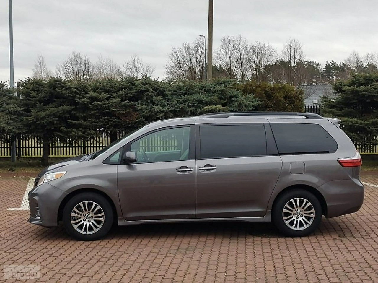 Toyota Sienna - Zdjęcie 24