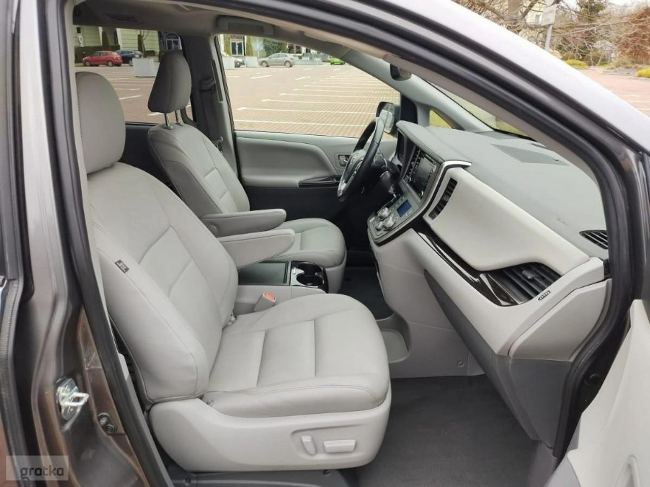 Toyota Sienna - Zdjęcie 8