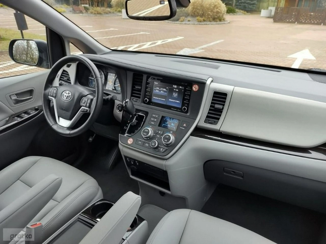 Toyota Sienna - Zdjęcie 9