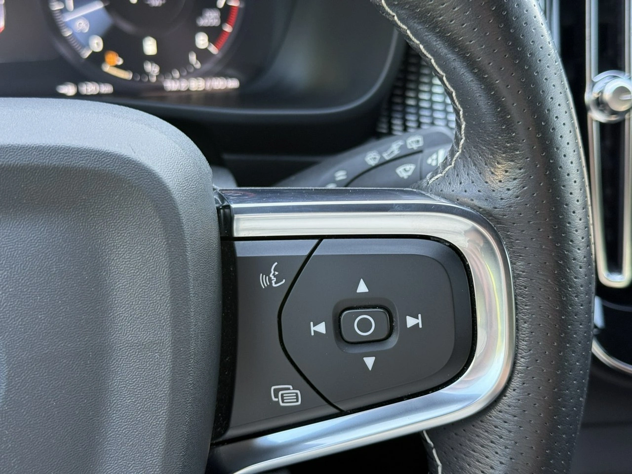 Volvo XC 40 - Zdjęcie 25