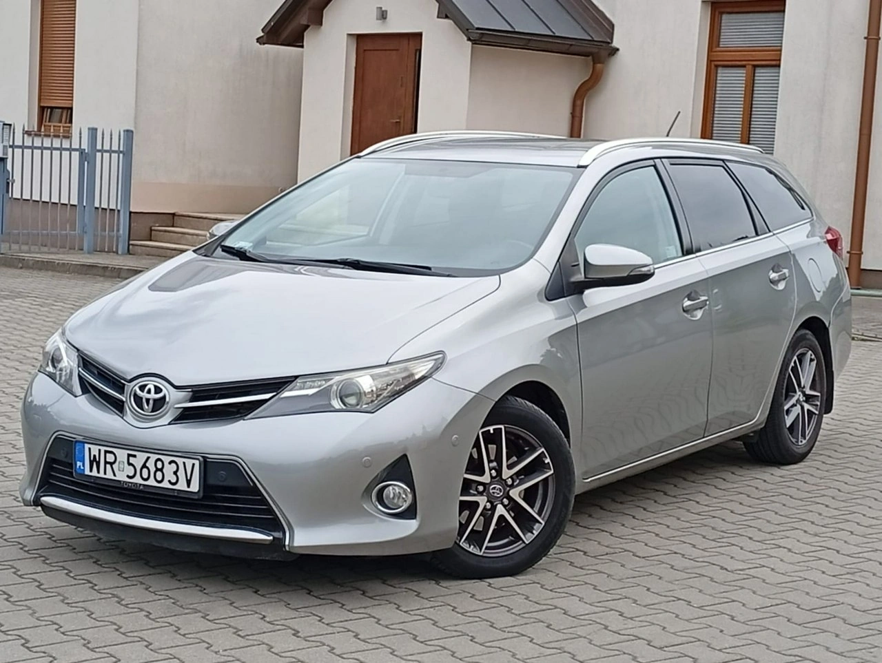 Toyota Auris - Zdjęcie 9