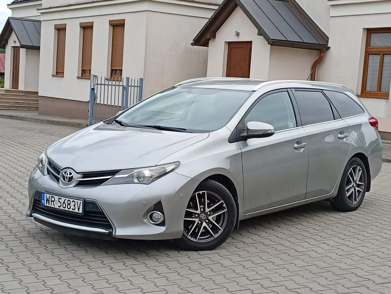 Toyota Auris - Zdjęcie 2