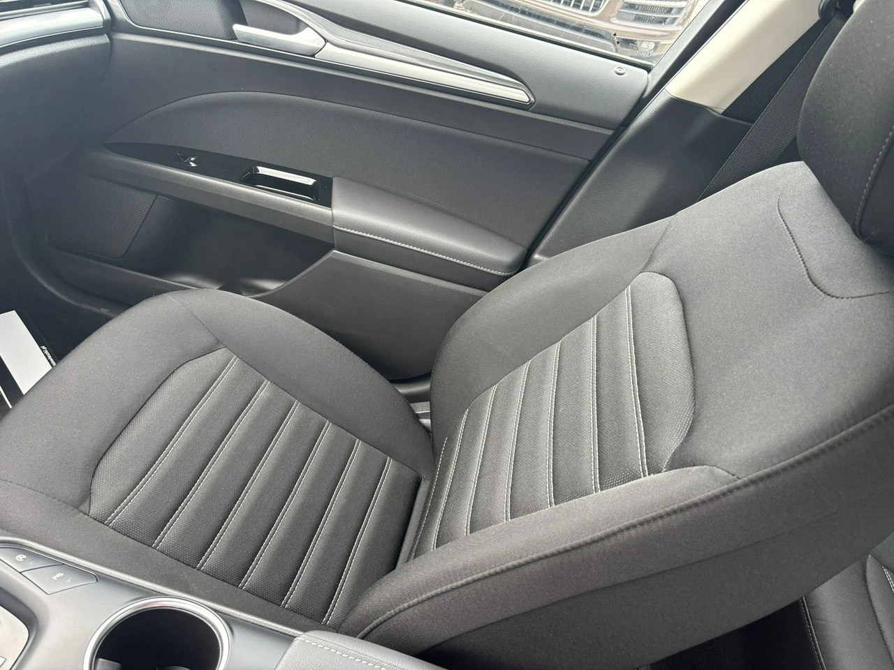 Ford Mondeo - Zdjęcie 25
