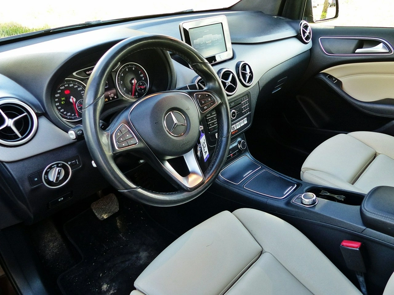 Mercedes B 180 - Zdjęcie 17