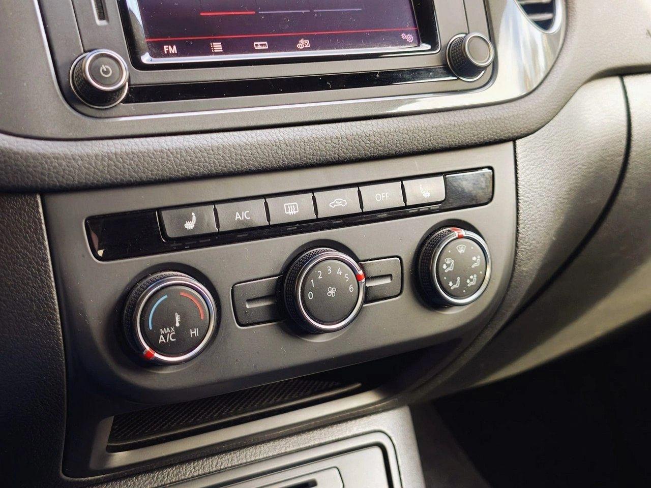 Volkswagen Tiguan - Zdjęcie 17