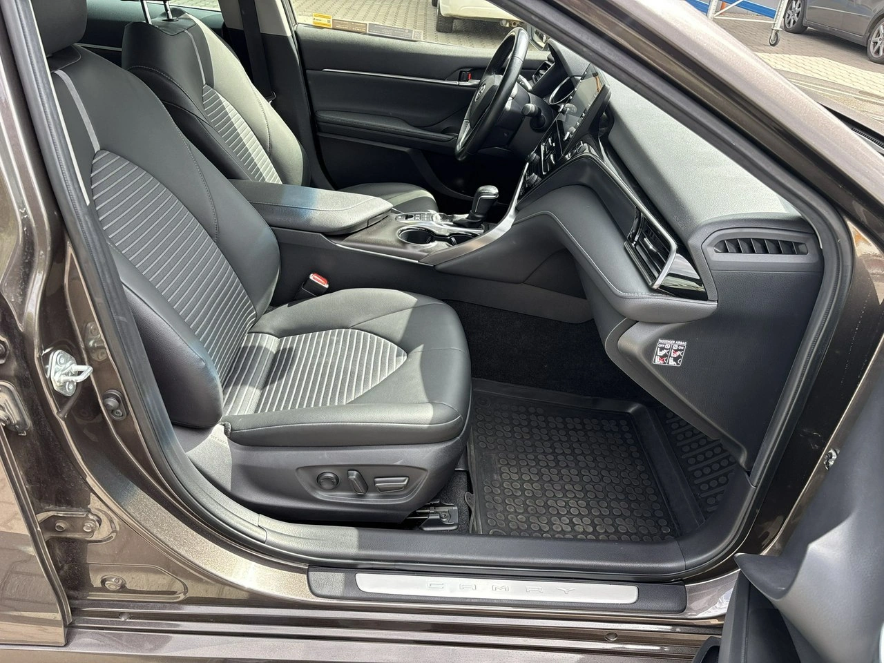Toyota Camry - Zdjęcie 16