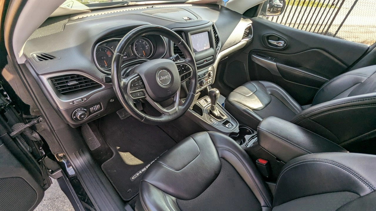 Jeep Cherokee - Zdjęcie 14
