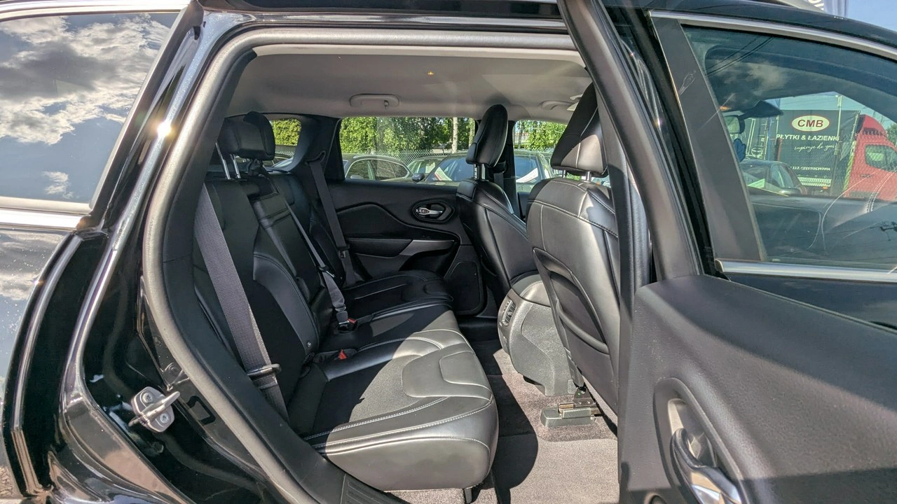 Jeep Cherokee - Zdjęcie 17