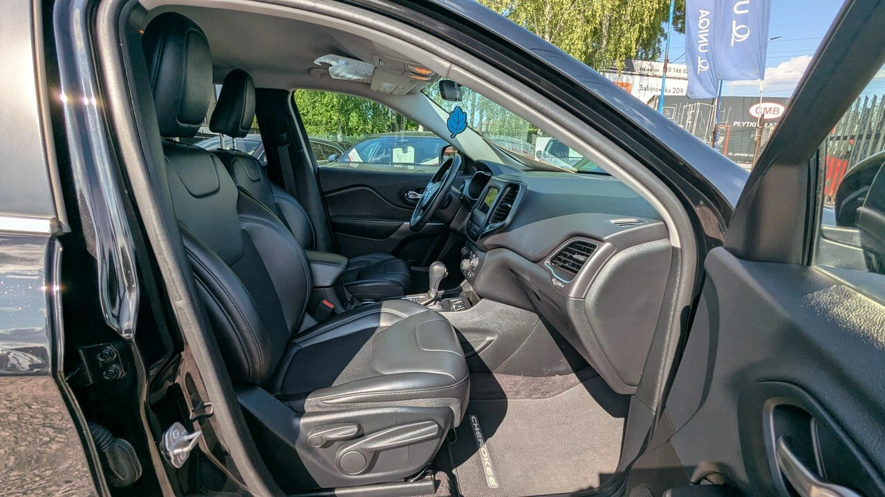 Jeep Cherokee - Zdjęcie 18
