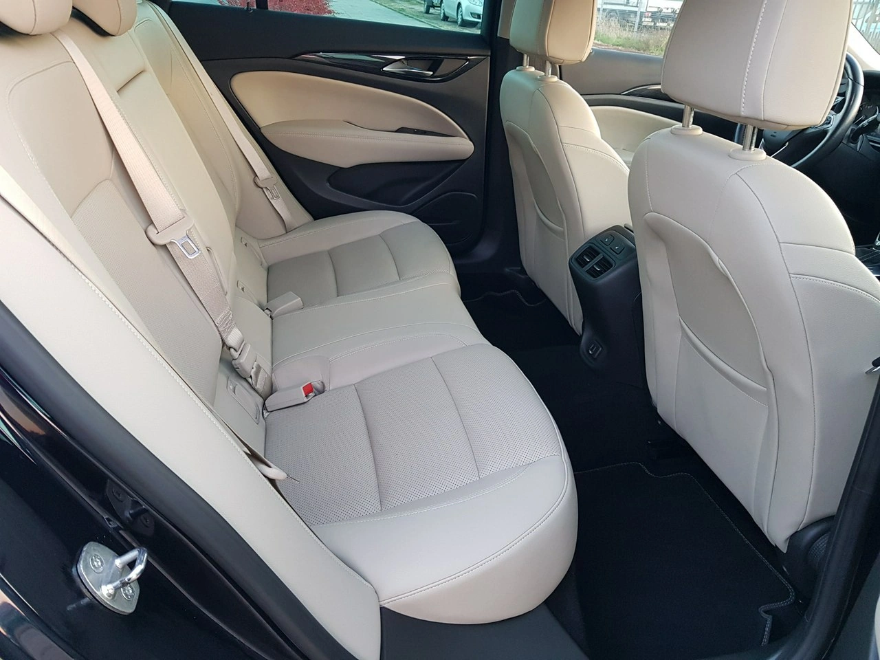 Opel Insignia - Zdjęcie 14