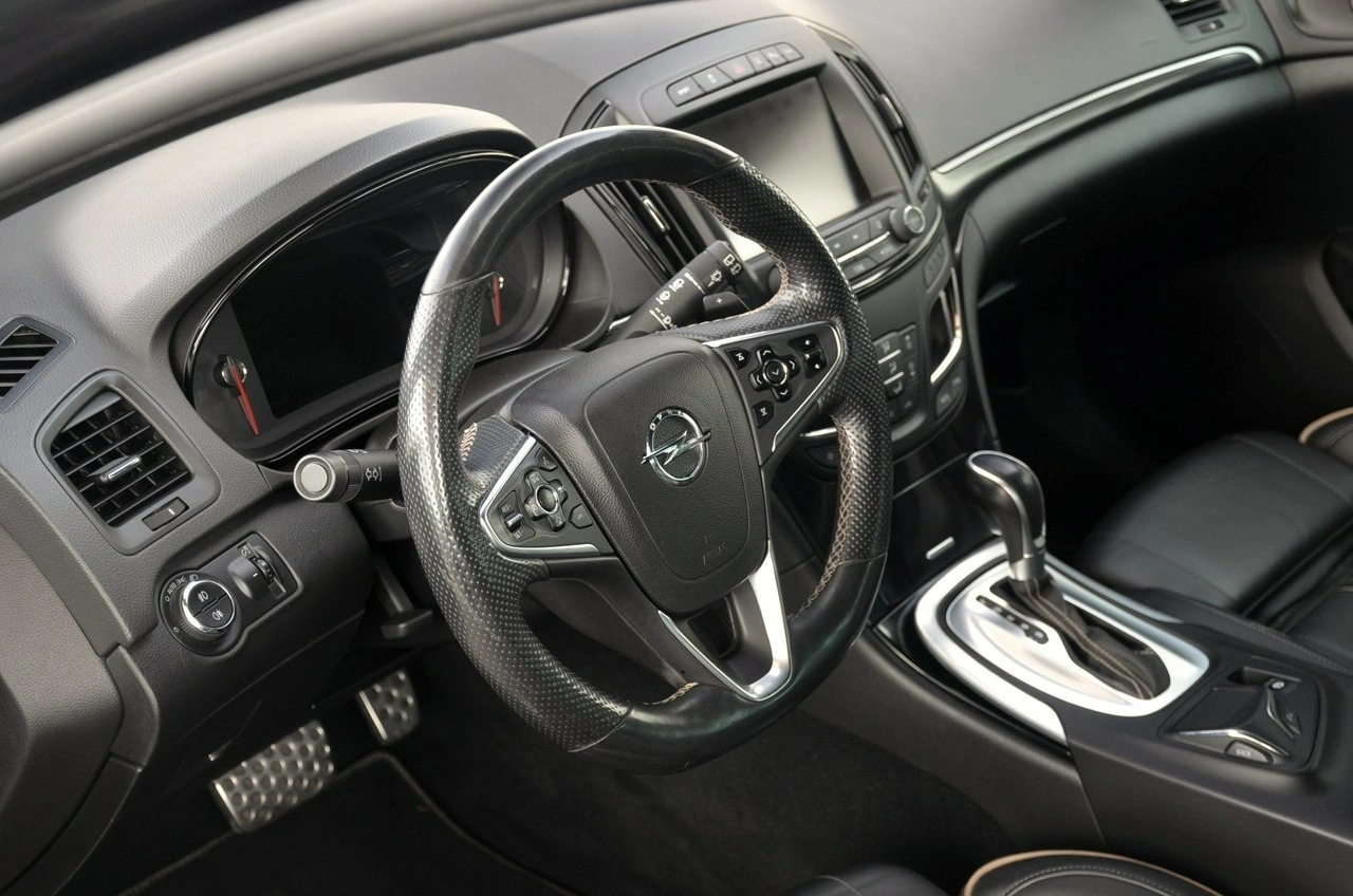 Opel Insignia Sports Tourer - Zdjęcie 12