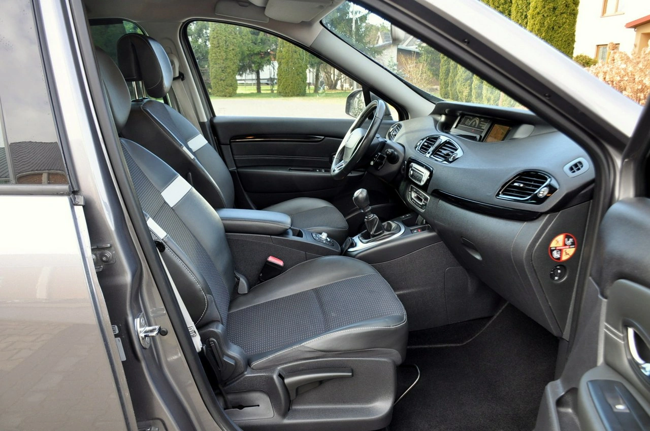 Renault Scenic - Zdjęcie 16