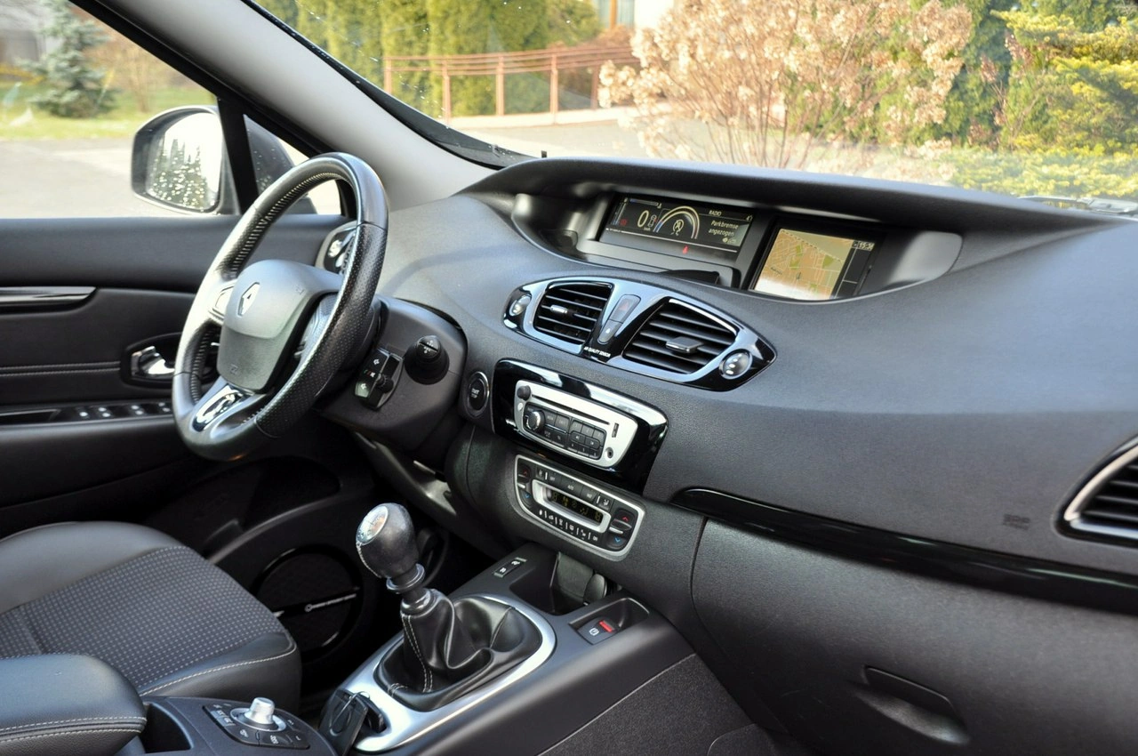 Renault Scenic - Zdjęcie 17