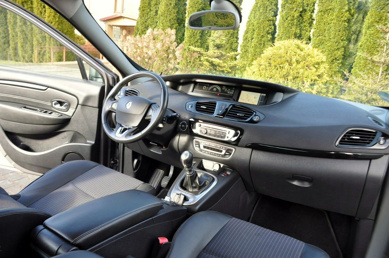Renault Scenic - Zdjęcie 24
