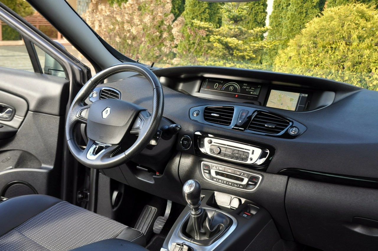 Renault Scenic - Zdjęcie 25