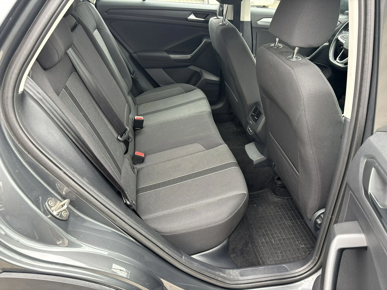 Volkswagen T-Roc - Zdjęcie 14