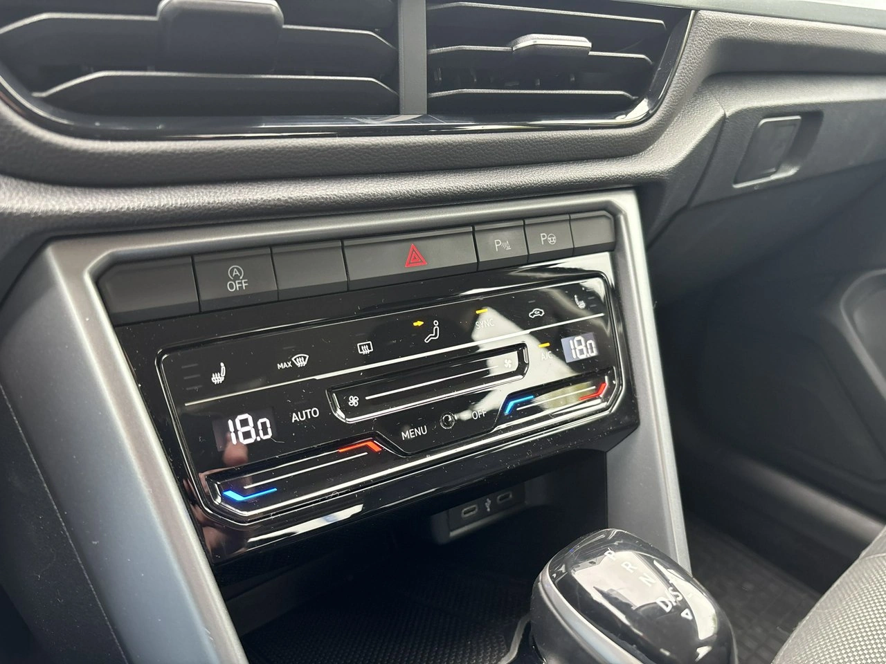Volkswagen T-Roc - Zdjęcie 18
