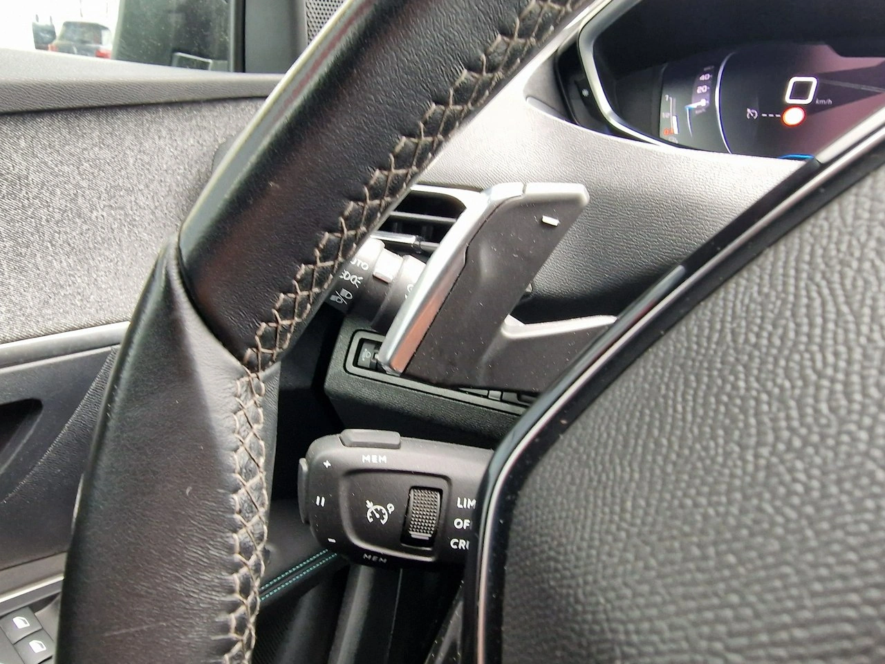 Peugeot 3008 - Zdjęcie 33