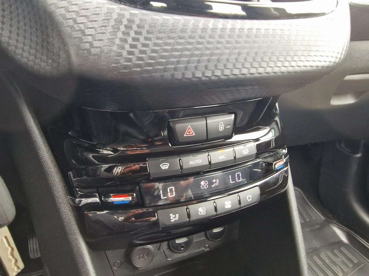 Peugeot 2008 - Zdjęcie 32