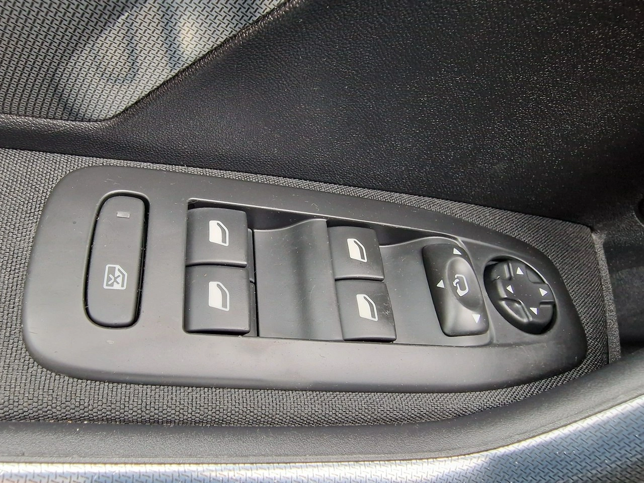 Peugeot 2008 - Zdjęcie 37