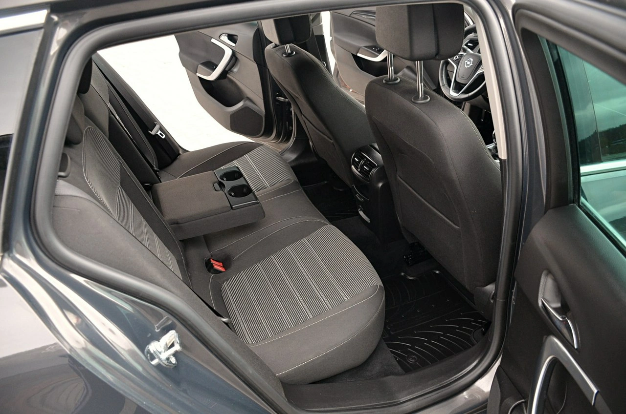 Opel Insignia Sports Tourer - Zdjęcie 15