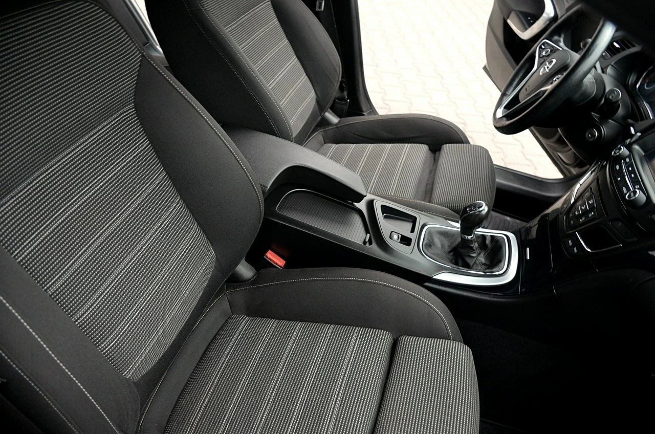 Opel Insignia Sports Tourer - Zdjęcie 21